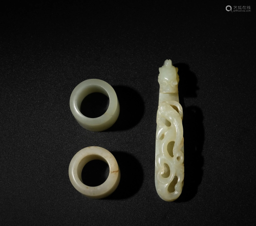 3 Chinese Jade Archer's Rings and Dragon Hook, 18/19th十八/十...