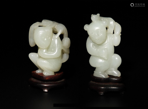 Chinese Carved Jade Boy and Monkey, 19th Century十九世紀 玉雕...