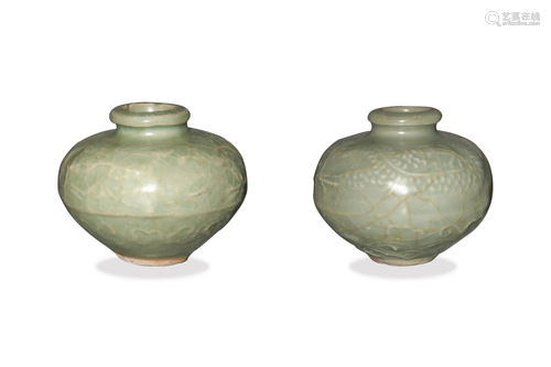 2 Chinese Longquan Celadon Jars, Yuan元代 龙泉小罐两只