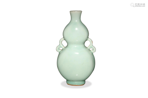 Chinese Celadon Hulu Vase, 19th Century十九世纪 粉青釉葫芦瓶