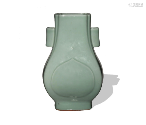 Chinese Celadon Glazed Hu Vase, Guangxu清光绪 粉青釉贯耳瓶