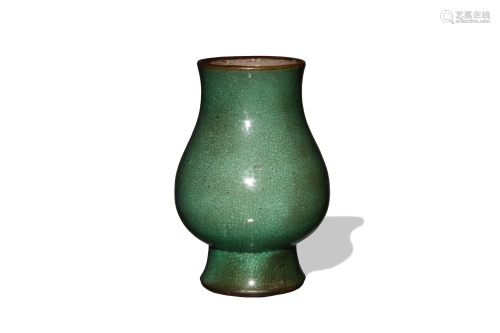 Chinese Green Ge Glazed Vase, 18th Century十八世纪 绿哥釉琵琶...