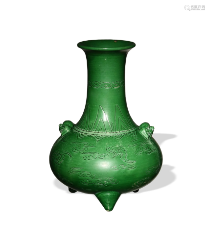 Chinese Green Glazed Tripod Vase, Early 19th Century十九世紀...