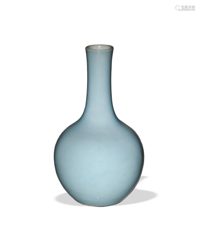 Chinese Blue Glazed Tianqiu Vase, 19th Century十九世纪 天青釉...