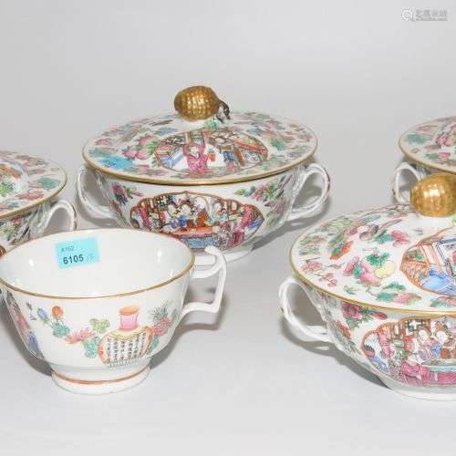 Lot: 4 grosse Tassen mit Deckel und 1 kleine Tasse