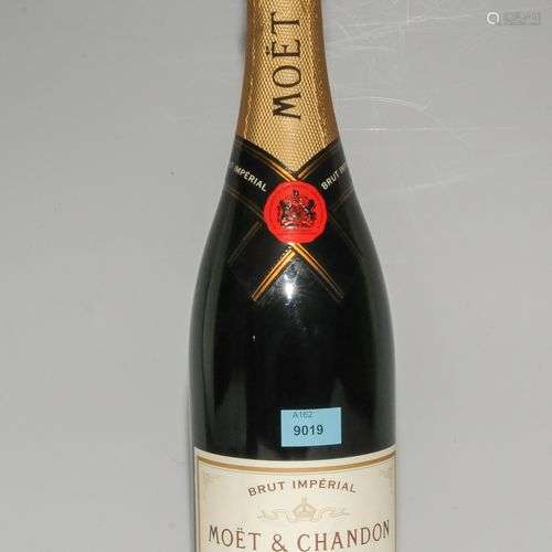 Lot Champagner