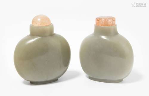 Lot: 2 Snuff Bottles