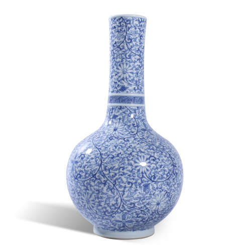Qing Dynasty blue and white long neck bottle