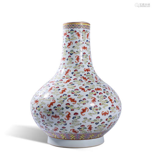 Qing Dynasty pastel bottle