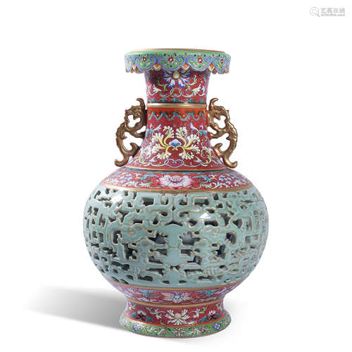 Qing Dynasty pastel hollow bottle