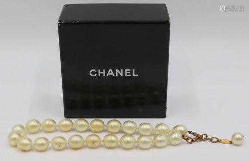 JEWELRY. Vintage Chanel Pearl Necklace.