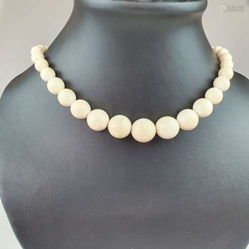 Collier en ivoire - perles en ivoire finement polies, dispos...