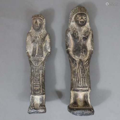 Deux ushebti - figures en argile dans le style des objets fu...