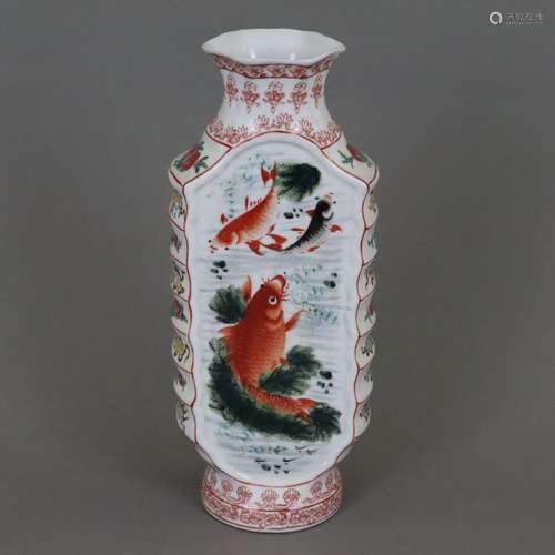 Vase en porcelaine avec des carpes dans l'eau - Chine 20ème ...