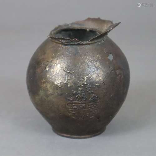 Vase en bronze incomplet - Perse, corps bulbeux sans base av...