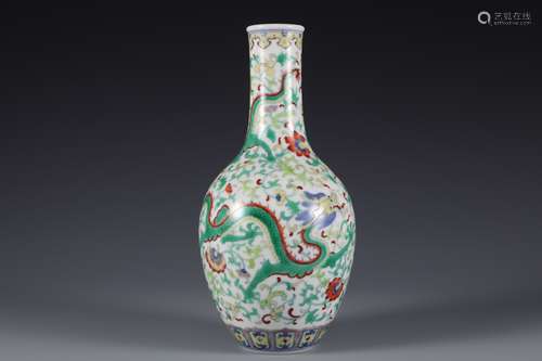 Qing Dynasty doucai dragon vase