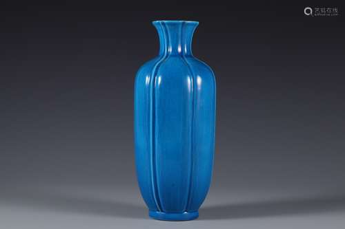 Blue glazed melon jar of Qing Dynasty