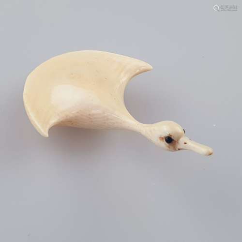 Katabori netsuke - Cygne stylisé en vol, sculpture en ivoire...