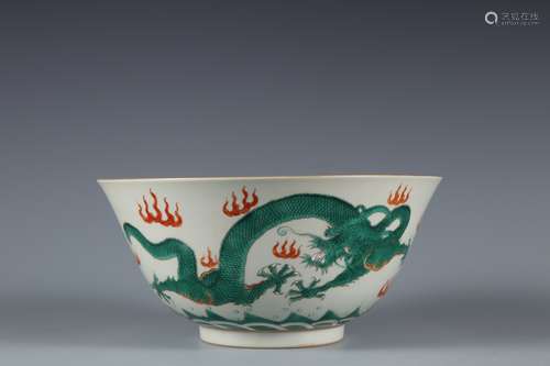 Red and green dragon bowl of Qing Dynasty