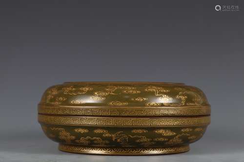 Tea powder glaze cover box in Qing Dynasty