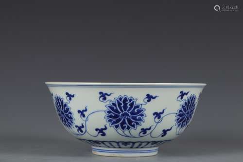 Qing Dynasty blue and white flower bowl