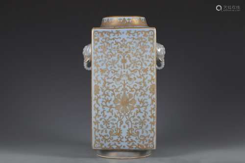 Blue glazed gold painted double ear square bottle in Qing Dy...