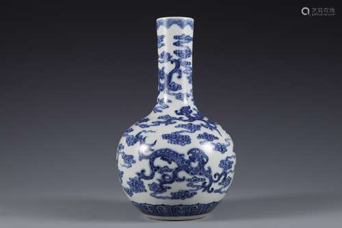 Qing Dynasty blue and white auspicious cloud dragon pattern ...