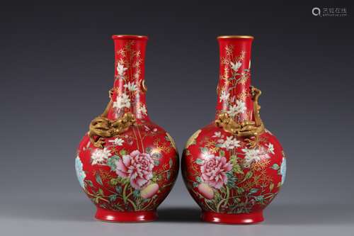 A pair of Qing Dynasty pastel flower inlaid dragon pattern p...