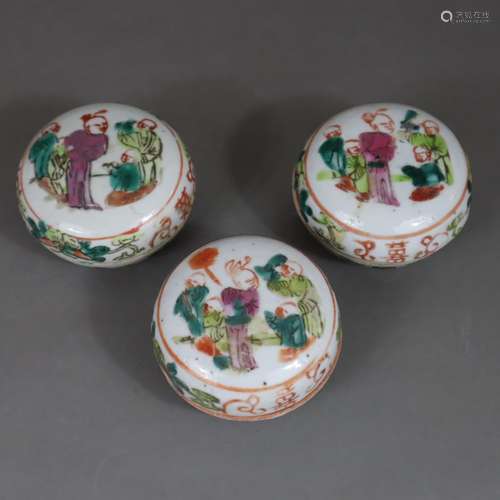 Trois jarres à couvercle en porcelaine - Chine, fin de la dy...