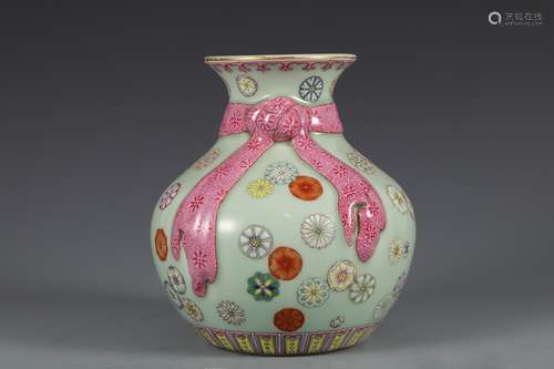 Qing Dynasty pink leather ball ribbon bottle