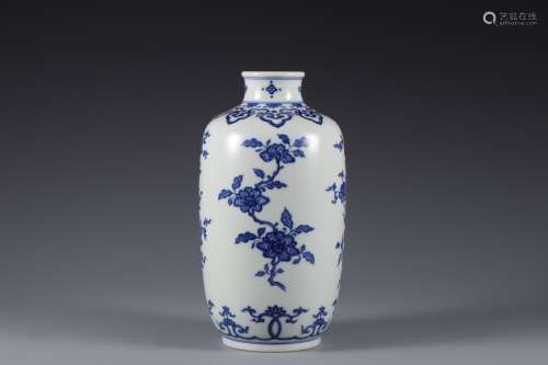 Qing Dynasty blue and white flower lantern bottle
