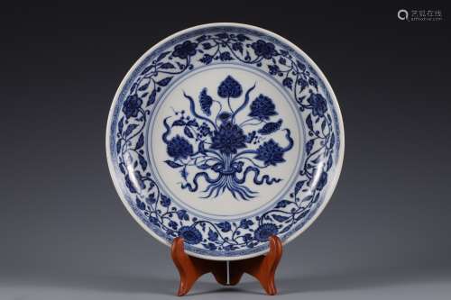 Blue and white flower pattern plate of Ming Dynasty