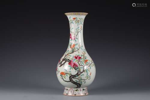 Pink peach vase in Qing Dynasty