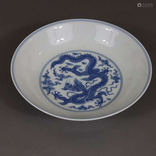 Bol en forme de dragon - Chine, porcelaine blanc-bleu, corps...