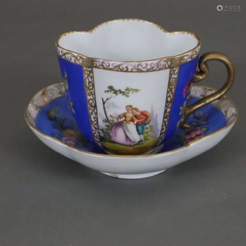 Une tasse et une soucoupe en bleu-fond - de forme en quatre ...