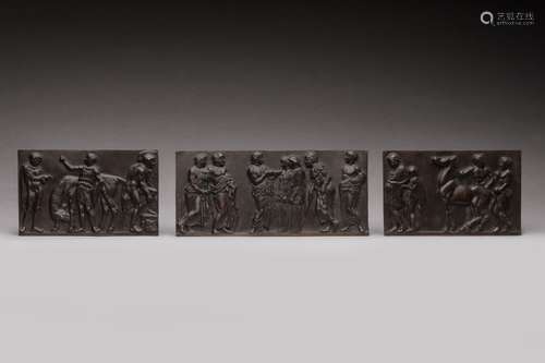 Ensemble de trois ELEMENTS en bronze à décor en bas-relief d...