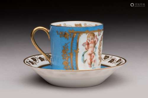 Petite TASSE à café en porcelaine, à décor polychrome de deu...