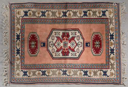 Turc, Kars. TAPIS, chaine et velours laine, à décor géométri...