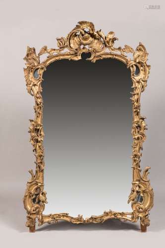 Large MIROIR à parecloses en bois sculpté et doré à décor de...