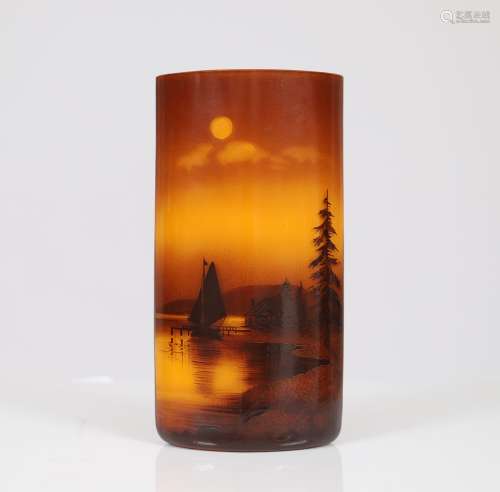 Vase Vase en verre peint à décor de paysage lacustre dans le...