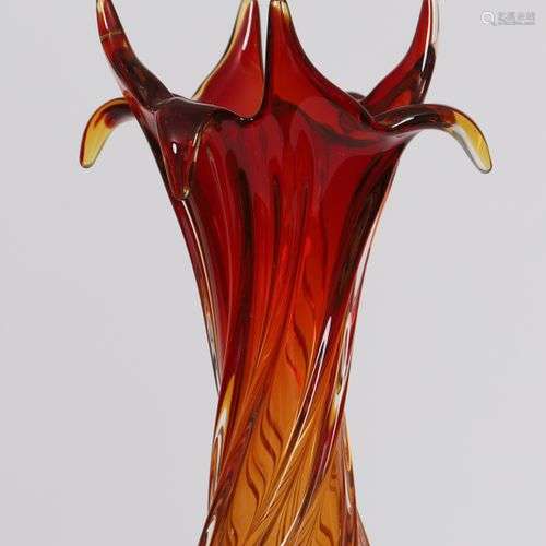 Vase Vase dans le style Murano, de forme ovoide torsadée à 8...