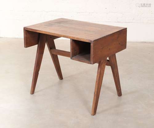 Petit Bureau de Pierre Jeanneret (1896-1967) En teck massif,...