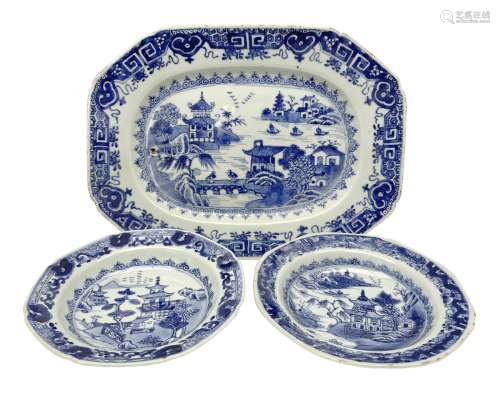 Small late 18th/early 19th century Chinese export blue and w...