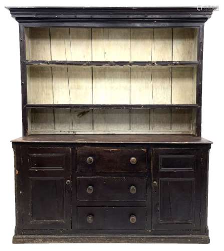 Early 19th century scumbled pine dresser
