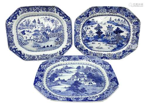 Three late 18th/early 19th century Chinese export blue and w...