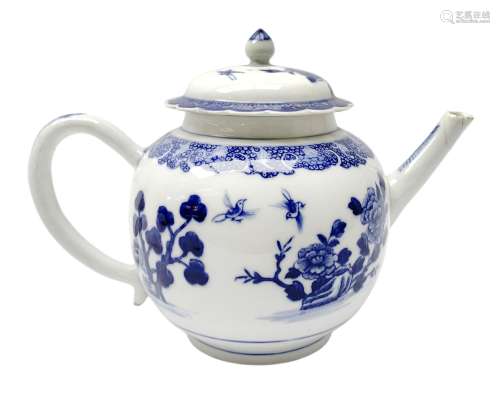Chinese blue and white Kangxi porcelain teapot and cover
