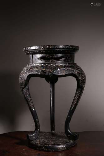 A MOTHER-OF-PEARL BLACK LACQUER FLOWER TABLE