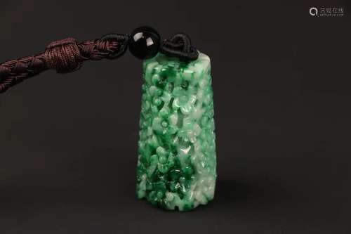 MOTTLED JADEITE PENDANT ORNAMENT