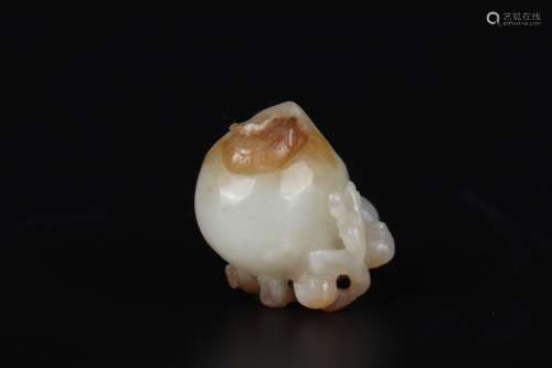 RUSSET AND WHITE JADE PEACH ORNAMENT