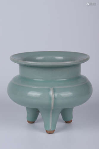 LONGQUAN KILN TRIPOD CENSER